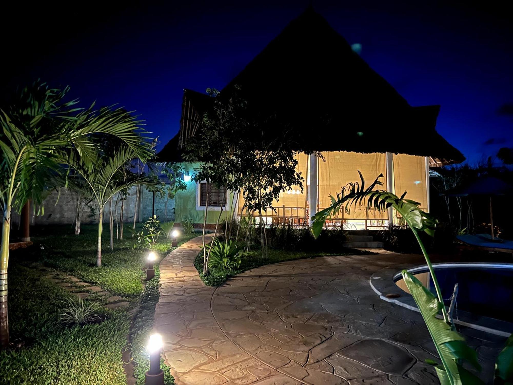 Paradiesische Villa Maisha Mazuri Mit Pool. Terrasse Und Personal Diani Beach Ngoại thất bức ảnh